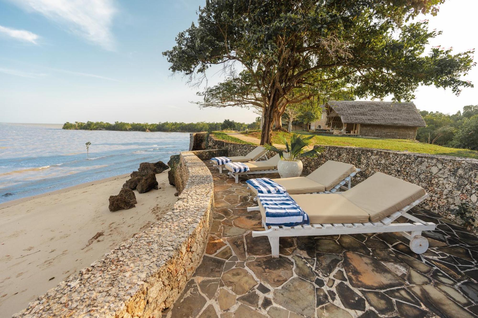 Mwazaro Beach Lodge Shimoni Exterior photo