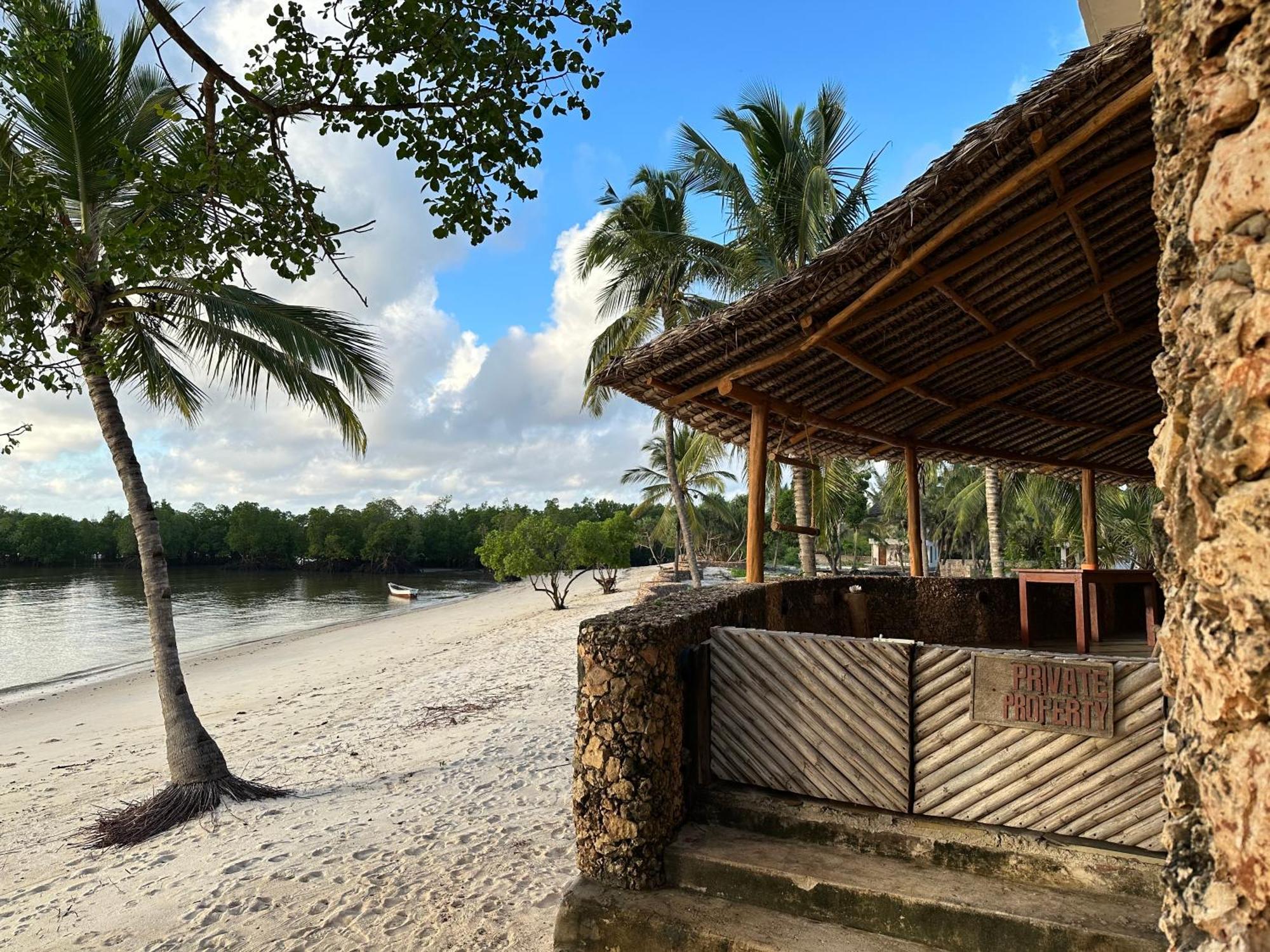 Mwazaro Beach Lodge Shimoni Exterior photo